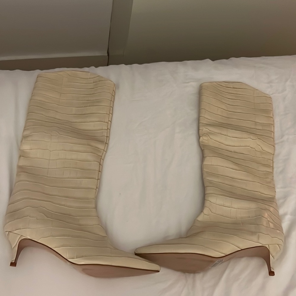 Size 11 SCHUTZ crocodile leather boots mini heel